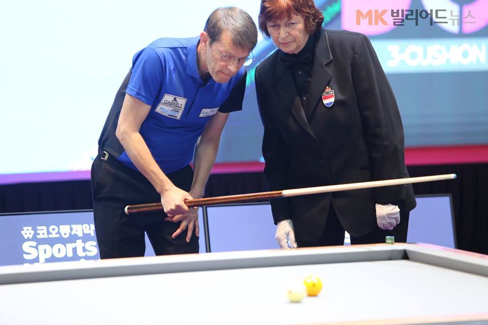 Anja Groeneveld (r) aan het werk in Seoul. FOTO 3CC World Masters